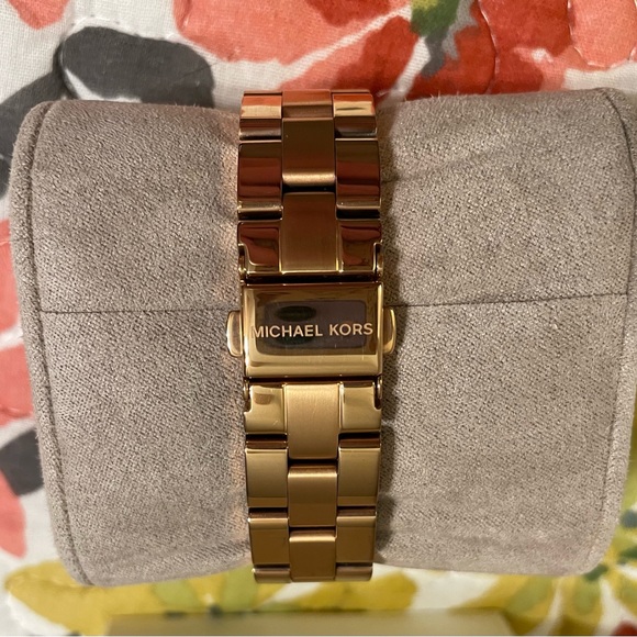 Michael Kors Watch Excellent Condition Rose Gold Needs Battery 6.5” Wrist Max - Picture 4 of 4